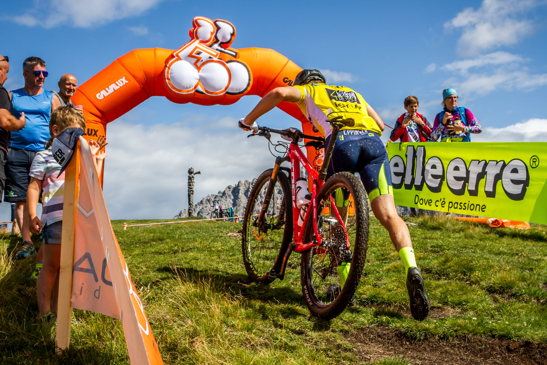 Pedalonga 2019: Cargnelutti-Lovse vincono la Marathon al fotofinish. Nel percorso più breve successo per la coppia Vantaggiato-Chiumenti. Tra le donne vittoria per Stropparo-Colpo nella gara più lunga, mentre Carla Minini e Anna Zanni dominano la classifica Classic.